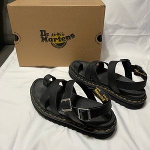 AVRY HYDRO LEATHER STRAP SANDALS